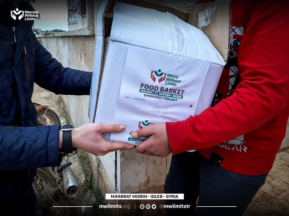 MWlimits's tweet photo. In collaboration with Basmat Amal Association, Mercy Without Limits has distributed food baskets to 500 families as an emergency response to displaced families from "Marat Al Nouman" in the city of Marat Al Nouman and Darkoosh.
#MWLimits https://t.co/qdzrCRcQHu