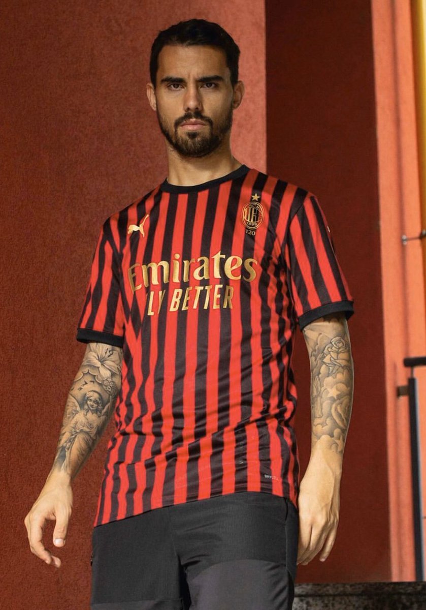 AC_MilanFR's tweet image. 🚨CONCOURS🚨 

Pour fêter les 10 000 abonnés (oui en retard), @AC_MilanFR &amp;amp; @_MaxMaillots__ t’offrent une réplique du maillot des 120 ans du club avec le flocage de ton choix ! 

Pour participer: RT ce tweet + follow @_MaxMaillots__ &amp;amp; @AC_MilanFR ! 

TAS le 09/02 🍀