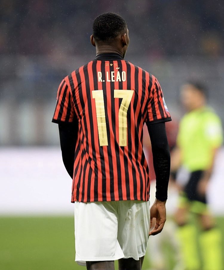 AC_MilanFR's tweet image. 🚨CONCOURS🚨 

Pour fêter les 10 000 abonnés (oui en retard), @AC_MilanFR &amp;amp; @_MaxMaillots__ t’offrent une réplique du maillot des 120 ans du club avec le flocage de ton choix ! 

Pour participer: RT ce tweet + follow @_MaxMaillots__ &amp;amp; @AC_MilanFR ! 

TAS le 09/02 🍀