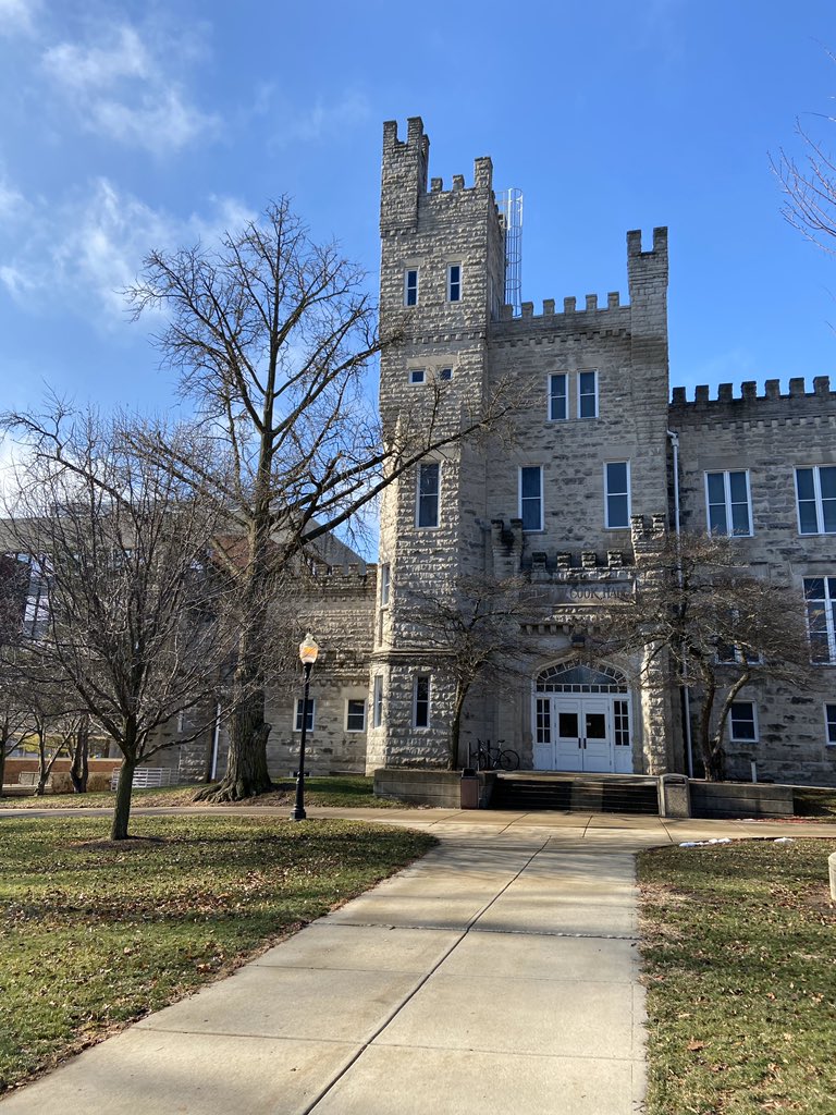 ISUAdmissions's tweet photo. January and 45 degrees? 
We’ll take it (for now)! ☀️🙌 https://t.co/0XzQlNgjUm