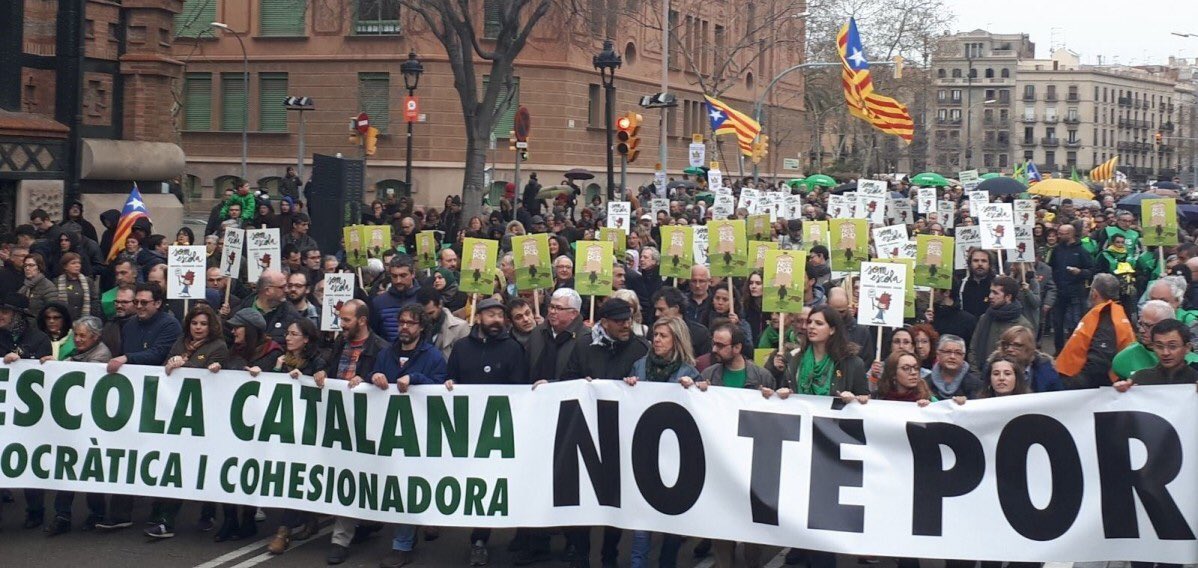 USTEC_Tarragona's tweet photo. Tot el nostre suport al claustre i la direcció de l’Institut del Morell davant les acusacions d’adoctrinament.
De nou, defensem la llibertat de càtedra, d’expressió i de lliure discussió als centres educatius.
#insmorell #noesteusoles #notincpor https://t.co/7sByE4oIEP