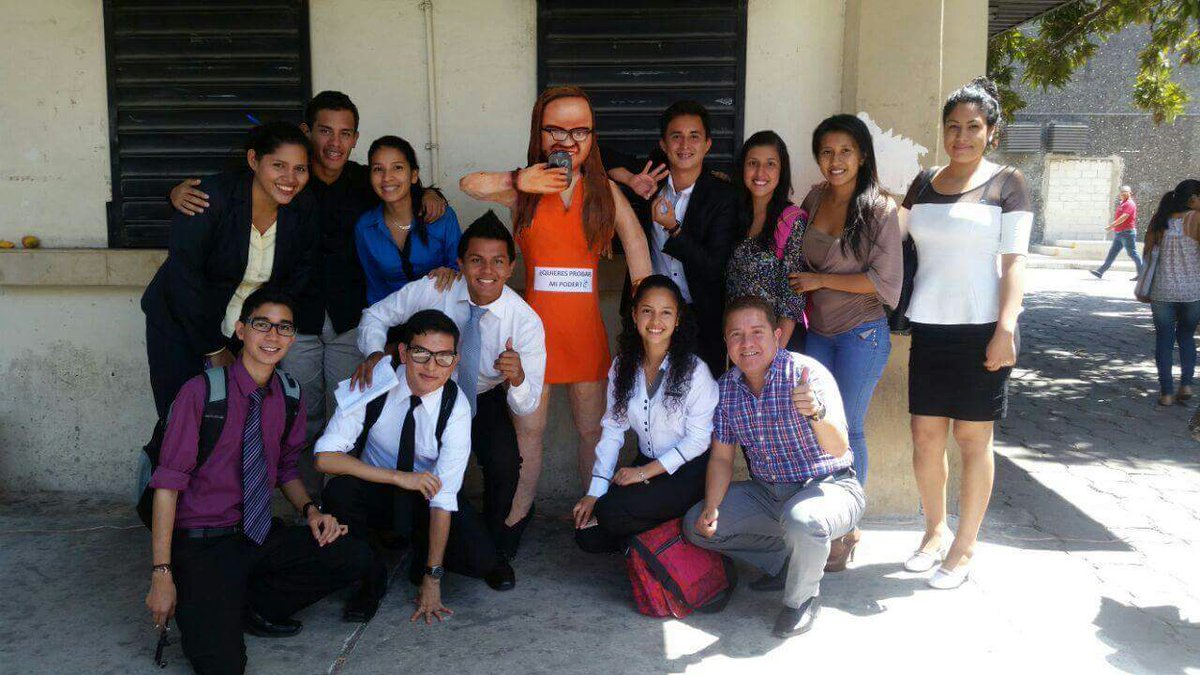 qmdayana_'s tweet photo. Quien recuerda a este personaje? 😅😂
#2DO
#ISACFCA2020
#INGENIERITOS
#QUIERESPROBARMIPODER https://t.co/cLrBUre015