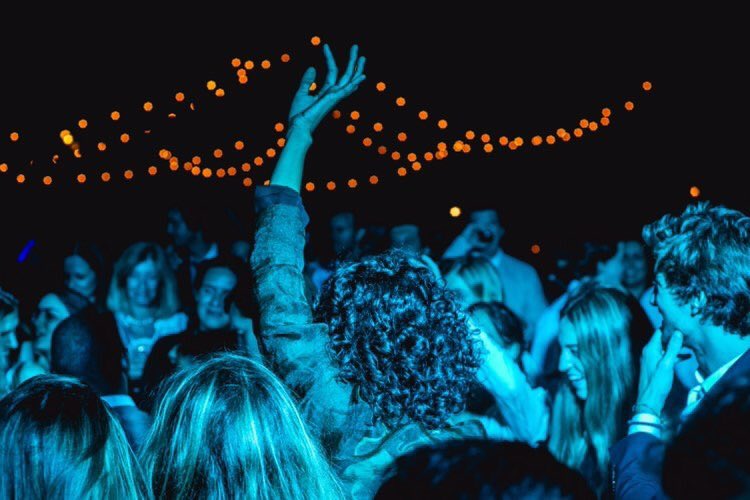 StarNightDisco's tweet photo. 🙋🏻‍♀️¡Que levante la mano quien ya reservo su fecha para este 2020 con nosotros!
👉🏼Se nos viene un gran año lleno de fiestas y buena música, llámanos! 📞098 286 404 #StarNightDisco
.
.
.
.
#StarNightWeddings #CasoriosUy #BodasUy #SiQuiero #DjWedding #StarNight #Bride #StarNightDisco https://t.co/pw3vypqAAK