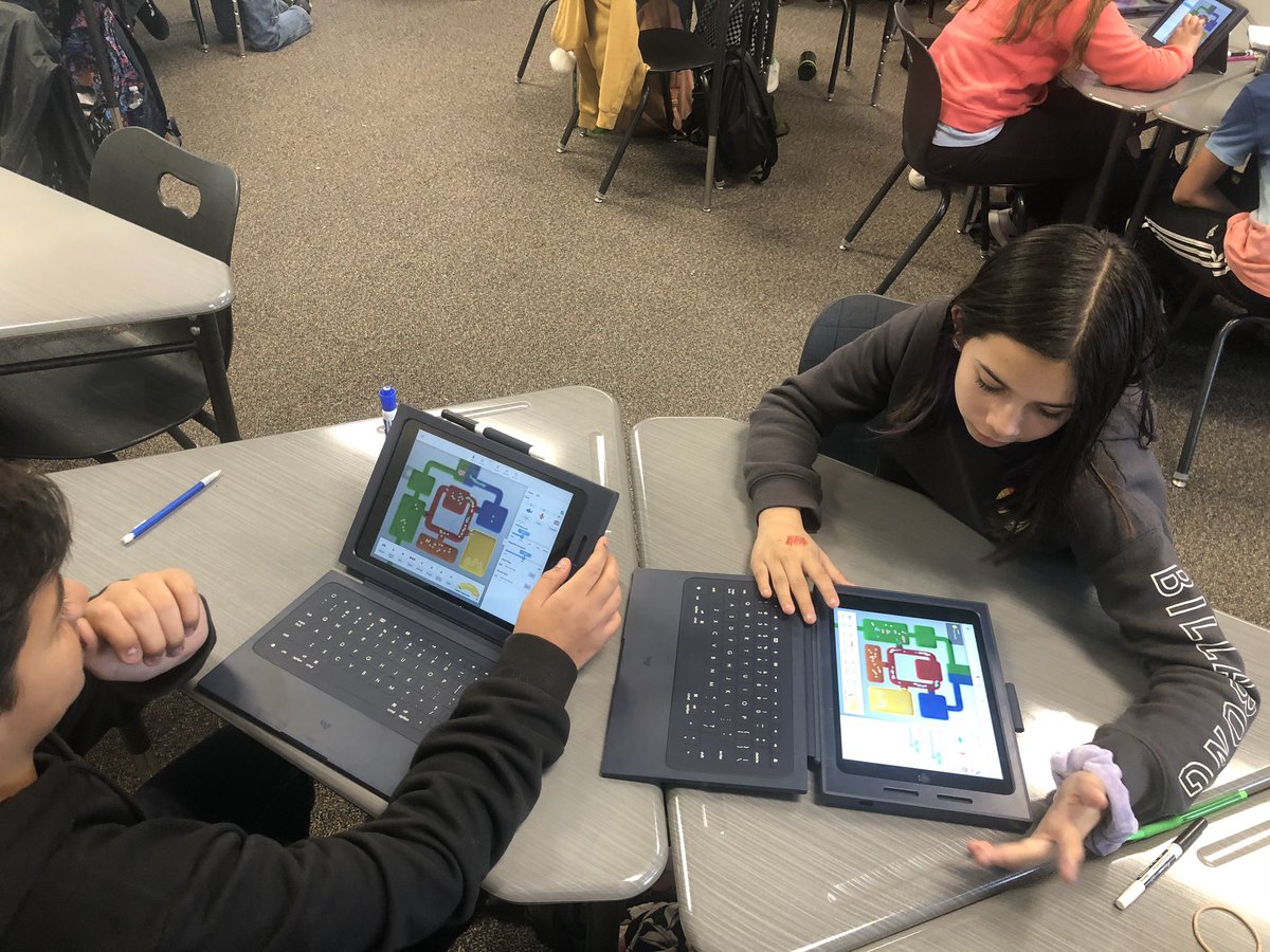 bcramer13's tweet photo. Using our @AmplifyScience simulation models to help diagnose our patient’s medical condition. #sciabears @BurtonSchools https://t.co/HG8oLeklVM