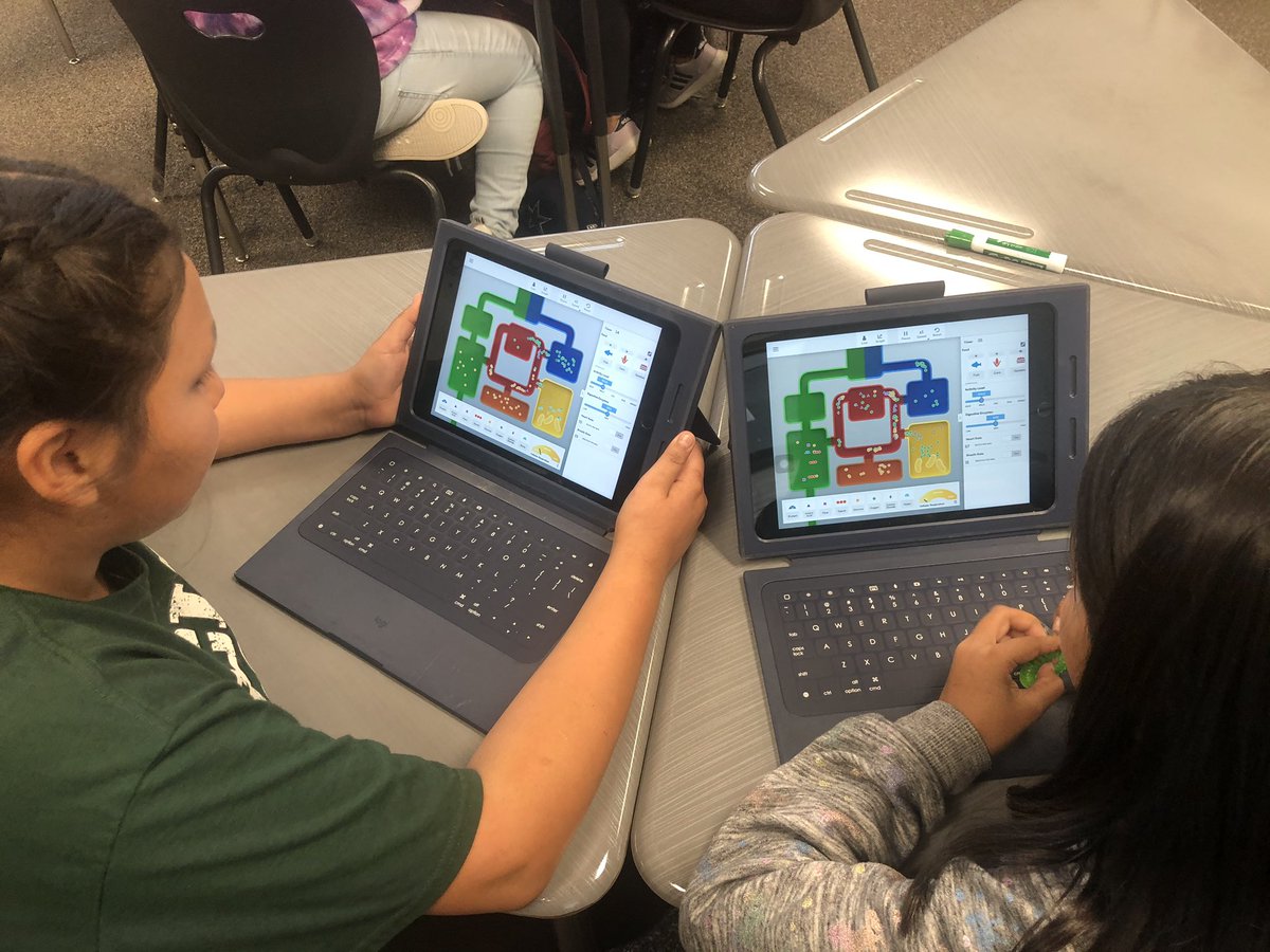 bcramer13's tweet photo. Using our @AmplifyScience simulation models to help diagnose our patient’s medical condition. #sciabears @BurtonSchools https://t.co/HG8oLeklVM