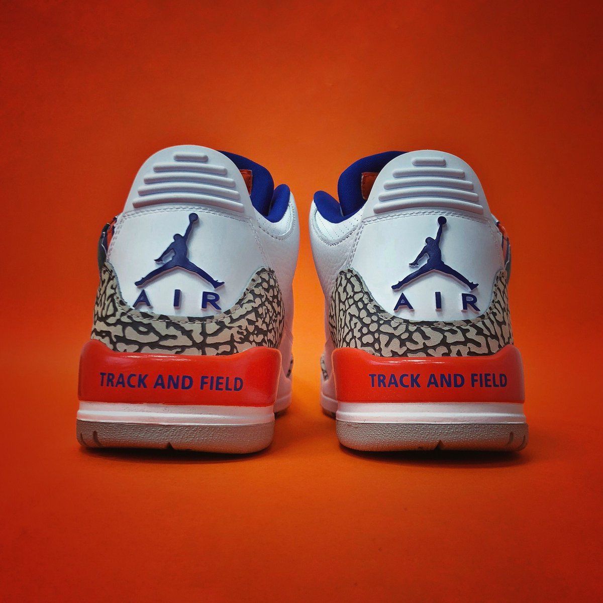 melonkicks's tweet photo. JORDAN BRAND.
AIR JORDAN III.
GATORS🐊
#melonkicks #customshoes #customkicks #tarragoteam #tarragosneakerscare #qualityoverquantity #alcobendas
#jordan #jordanbrand #airjordan3 #AJ3 #gators #floridagators #gatorstrackandfield #florida #trackandfield https://t.co/nFDWJ2UKEU