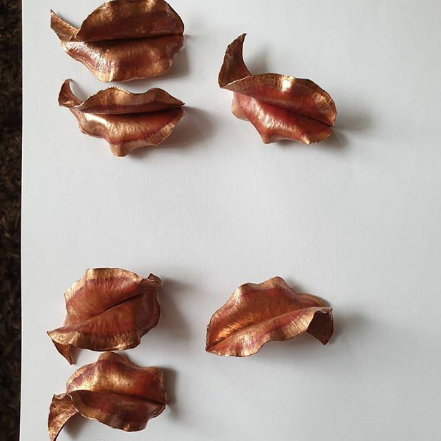 GillBridgestock's tweet image. More leaves for a commission 
#foldform #copper #leaves #handmade in #kentmakers ift.tt/2NnAG6A