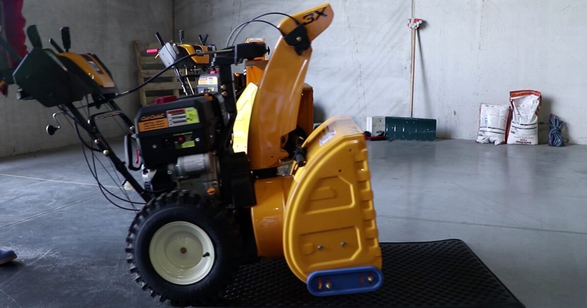 snowblowersdir's tweet photo. Leap years are fun. Leaping over big, messy puddles in your garage is not. Learn how a floor mat can make a big difference (hint: it’s great for small lawn mowers, too)!

https://t.co/UW07tGkl63 https://t.co/LjZ7G5WEVV