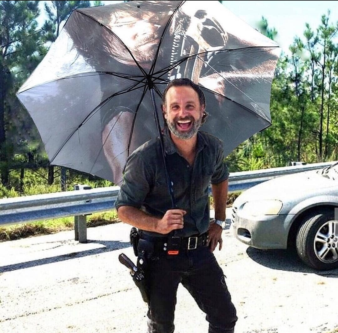 DarrenHamill16's tweet photo. I want this umbrella ☂️🤗 "he ain't heavy he's my brolly"😃 #brothers #illneverstoplooking #bringhimhome #rickgrimes #AndrewLincoln #daryldixon #NormanReedus @wwwbigbaldhead #friendship #bestfriendsforever #twdfamily #isitfebruaryyet #flail #rickmovies https://t.co/7H8DSXt5sw
