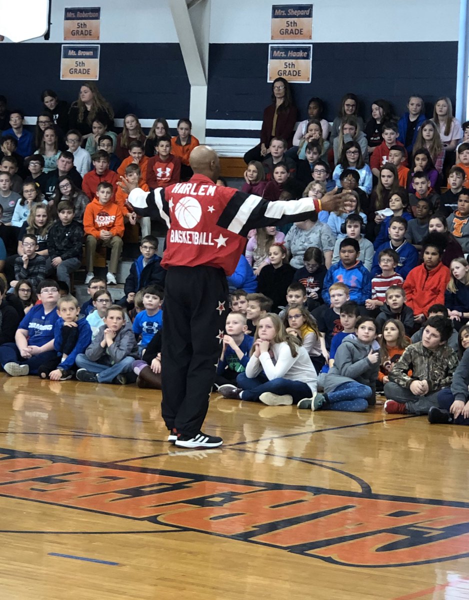 BOOMLeader's tweet photo. Hey @Globies do you recognize Captain “Magic” Valentino Willis, the “World’s Greatest Showman?”  He stopped by Team CIS today to share his positive message and ENTERTAIN all students and staff. Coach @CoryClouser created memories he will never forget! https://t.co/OTVxpUFL7D
