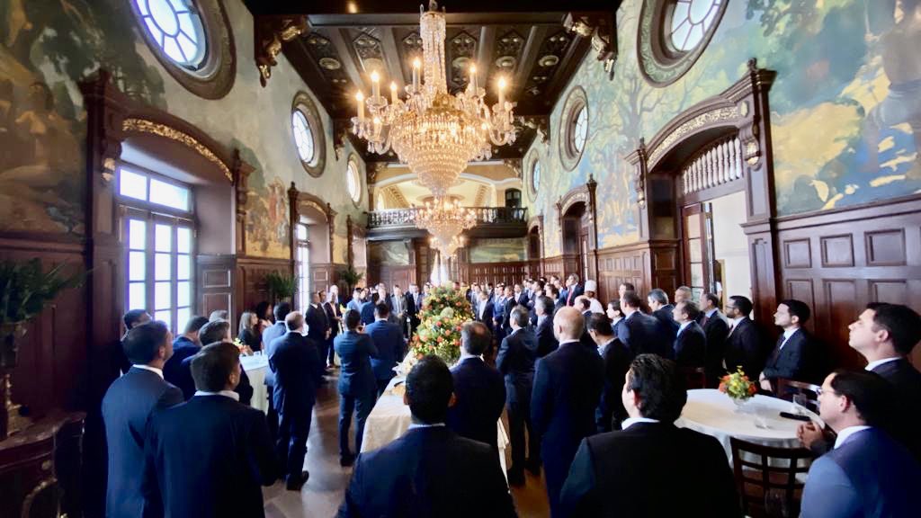 La reactivación económica, viene acompañada del fortalecimiento de las empresas panameñas. 
Hoy me reuní con más de 110 empresarios panameños, para hablar sobre maneras de brindar mejores oportunidades, para facilitar su trabajo. 
¡Somos un gobierno aliado que cree en su gente!
