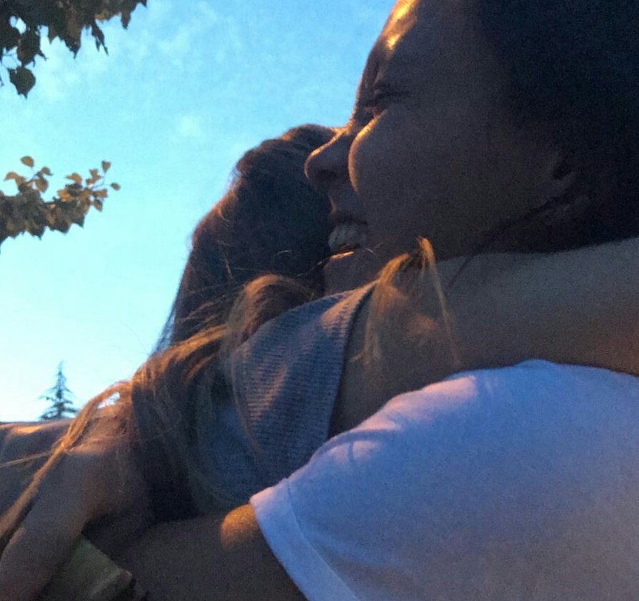 "Bir gül, bahçem olabilir.
Bir dost, dünyam." 
Uzun zamandır taslaktaydın çıkma vaktin gelmişti hemdem...