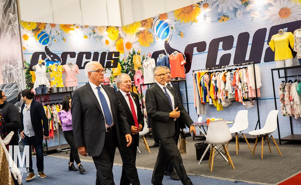 Intermoda's tweet photo. Los integrantes de nuestro presidium nos acompañaron a recorrer los pabellones de #IM72 para descubrir todas las marcas que participan en esta edición, así como para adentrarse al futuro de la moda. ¡Agradecemos a cada uno por su presencia! https://t.co/KqfZxaRsOP