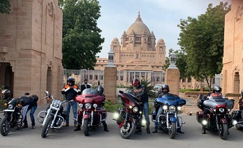 SmileTrainIndia's tweet photo. The Smile Torch was in #Jodhpur last week, and our newest Goodwill Ambassador, Maharaja #GajSingh, celebrated his birthday in the most thoughtful way - by pledging to spread smiles across India. We also thank @harleydavidson India bike rally for carrying the #SmileTorch! https://t.co/cS5RSjpbaN
