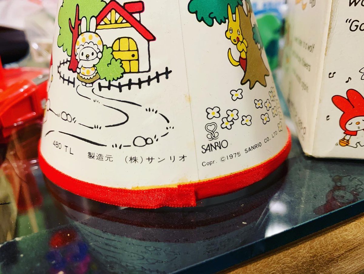Pins 大阪 天満橋 בטוויטר 誰も店頭で発掘出来なかったので自分で上げるシリーズ サンリオ マイメロディ 以前の 赤ずきんちゃん Littleredridinghood 時代の豆電球照明 箱絵が赤ずきんちゃんの英文ストーリーとイラストになっていて これも素敵 使用感有
