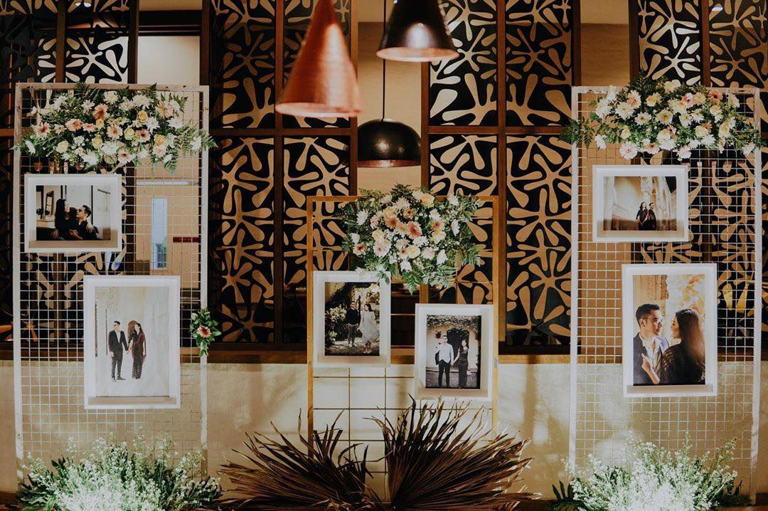 TheAlanaSentul's tweet photo. “Faith makes all things possible. Love makes all things easy”
- Dwight Moody
.
.
.
Amazing decoration by @weddingdesignbogor .
#weddingatthealanasentul https://t.co/gQU23qRKiX