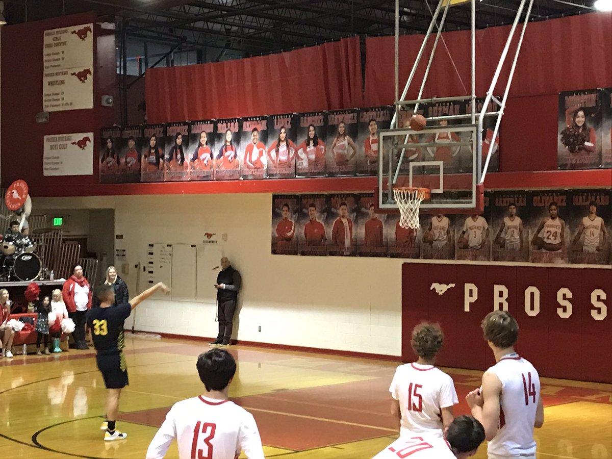 WapatoSD's tweet photo. #WapatoHS 🏀Halftime Recap🏀 Wapato Boys 🐺 42-51 🐎Prosser Mustangs
#WolvesVsMustangs https://t.co/2qMd7zQGAA