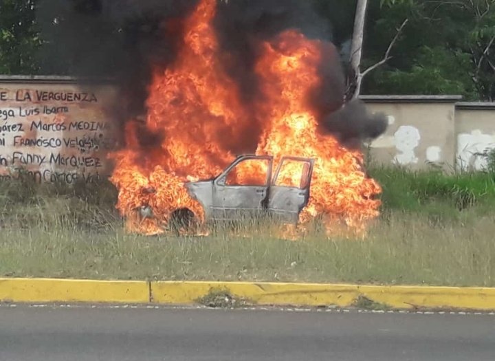 ucabizate's tweet photo. Los estudiantes de derecho en este momento. https://t.co/xJIM67nexY