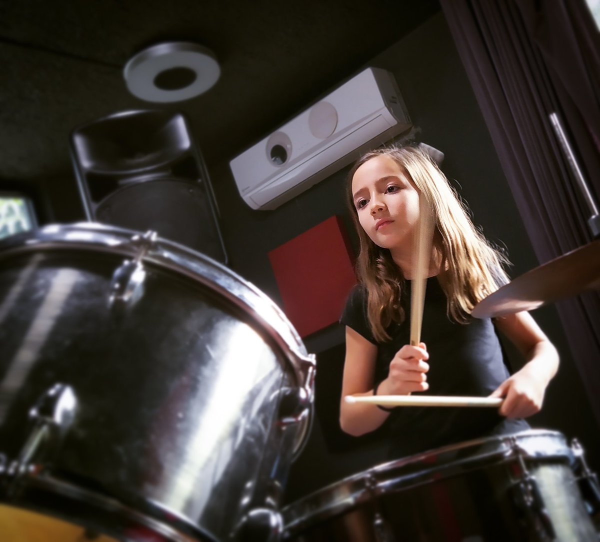 schoolofrockgdl's tweet photo. Concentración pura ⚡🥁 ⚡ #girlpower https://t.co/eZizzRwmiG