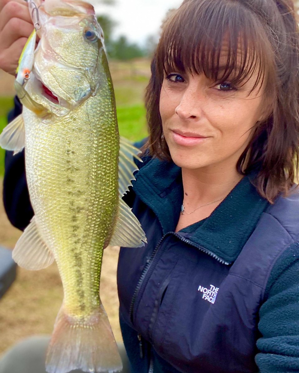 samanthalgay's tweet photo. Loving the unusually warm weather we’ve been having lately. I could seriously get used to this! #airrusrods #strikeking #redeyedhad #fishheadspin #bigbitebaits #canethumper #womenmakingwaves #bassfishing https://t.co/0IzVcaC7QY