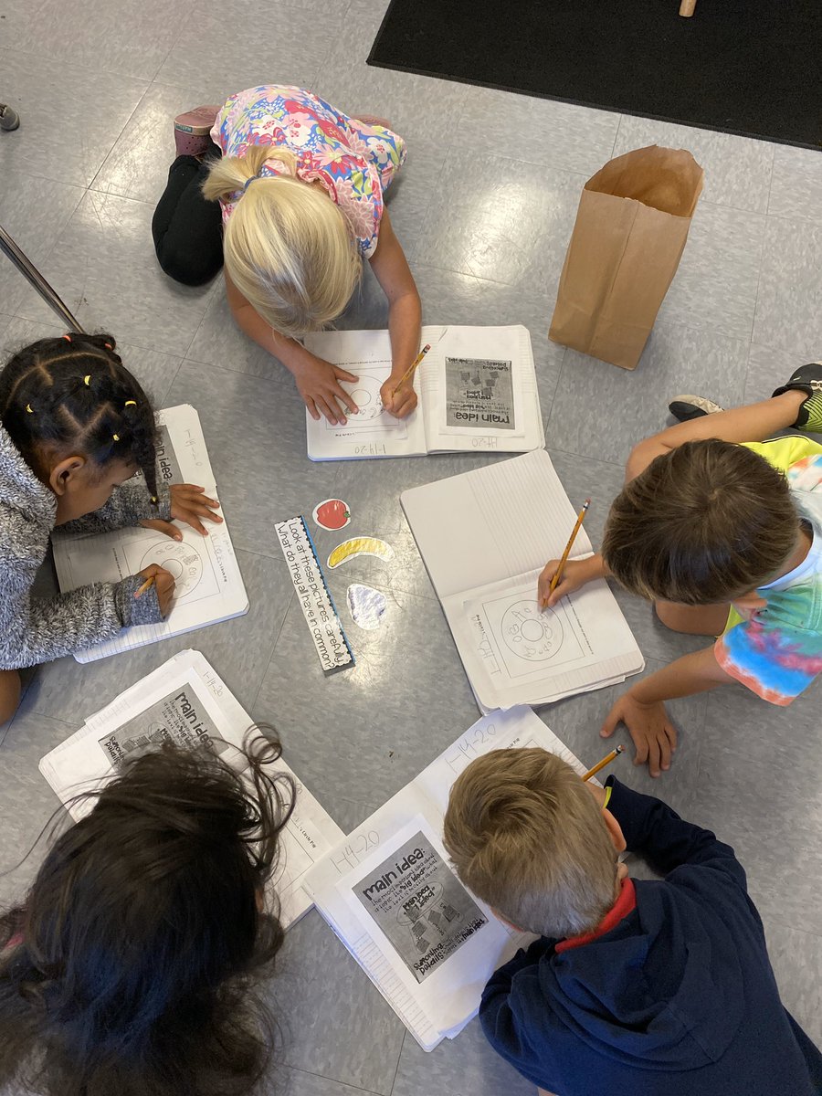 TinkerKinder's tweet photo. Main idea bags...determining the topic first and then using details to help us write a main idea statement! 🍏🍇🍓🍊🍏🍒🍊🍌#kindertalk #synergize https://t.co/1AymgcvmLE