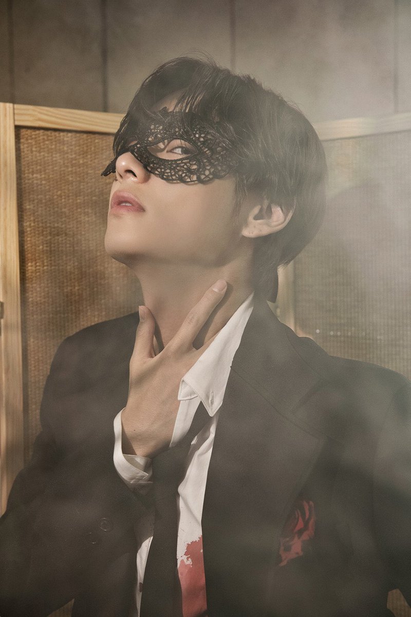 bubbletaejk's tweet photo. this shows why color grading is so important. images and videos provide a foundation but color grading can tell so many different versions of that story. it’s an art. #bts https://t.co/zmV0tr9OSw