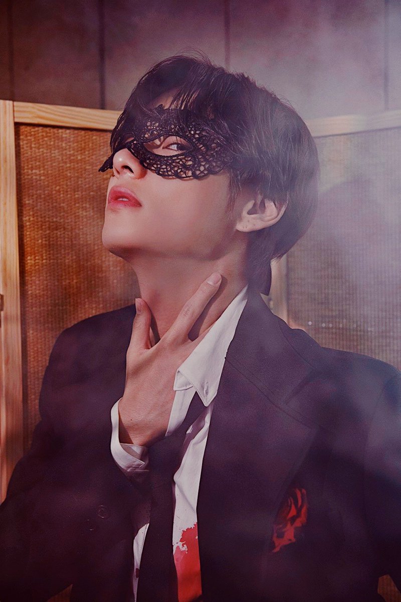 bubbletaejk's tweet photo. this shows why color grading is so important. images and videos provide a foundation but color grading can tell so many different versions of that story. it’s an art. #bts https://t.co/zmV0tr9OSw