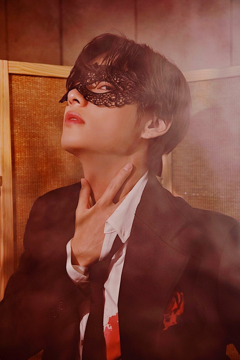 bubbletaejk's tweet photo. this shows why color grading is so important. images and videos provide a foundation but color grading can tell so many different versions of that story. it’s an art. #bts https://t.co/zmV0tr9OSw