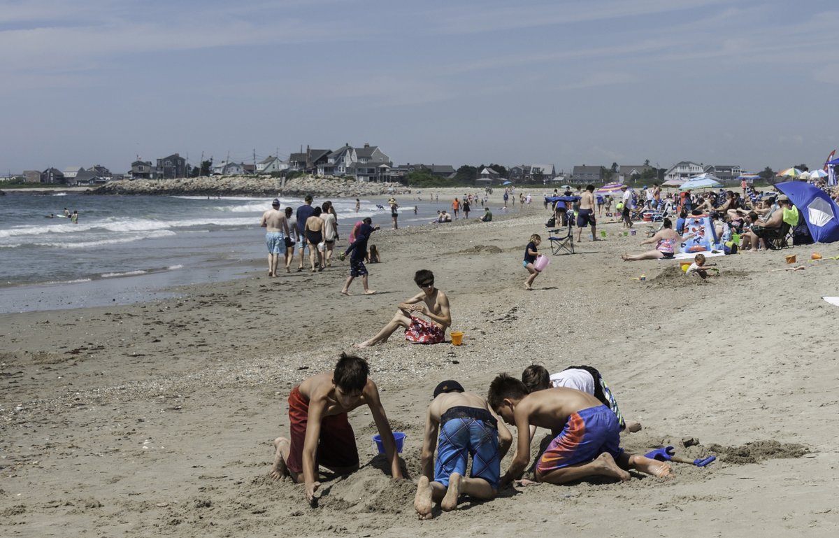 RhodeIslandDEM's tweet photo. Generations of RI families have made memories on our beaches.  They’ve provided countless families with memories and opportunities to breathe fresh air, enjoy nature, and have fun. #RISOTS #RIStateParks https://t.co/DMyFAGqYCX