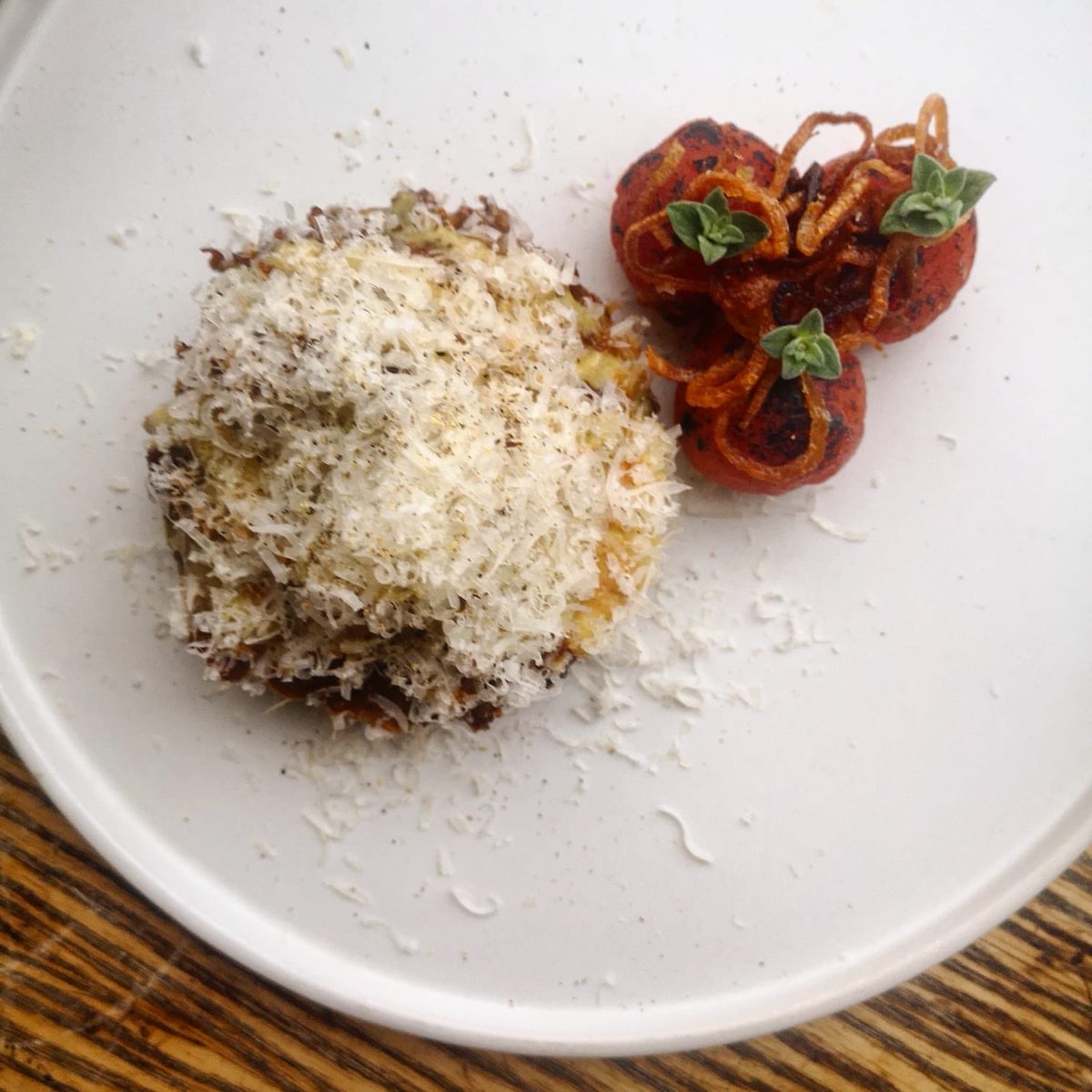 12 hour beef ragu on home a home made sourdough crumpet with beef béchamel &amp; confit toms...obvs topped with parms! @scotfooddrink @ScotFoodAwards <a href="/MichelinGuideUK/">The MICHELIN Guide</a> <a href="/ScotsmanFDAward/">Food & Drink Awards</a>