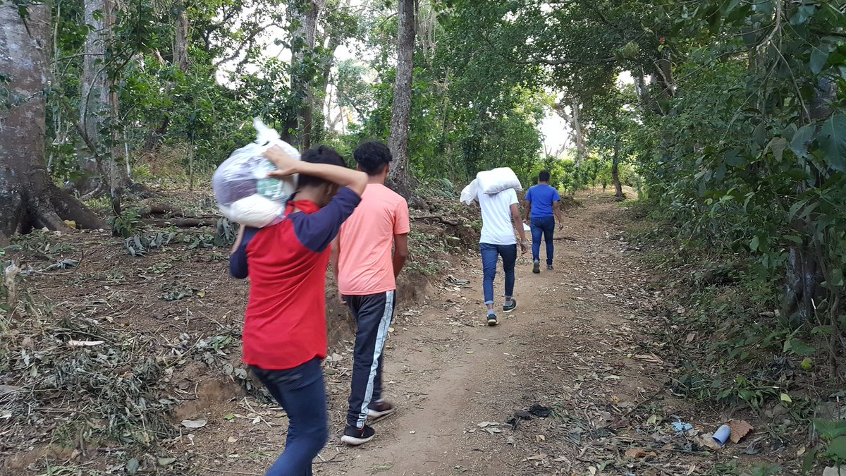 redcatarina's tweet photo. #Catarina | Promotoria Solidaria realiza entrega de paquetes alimenticios a Madres de Héroes y Mártires del municipio y protagonistas del programa Todos con Voz. ✌
#AdelantePuebloPresidente
#2020CantosDeVidayEsperanza https://t.co/x2wwPch8QN