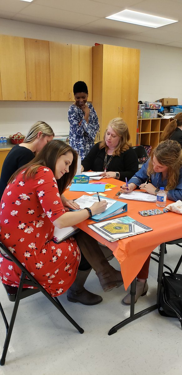 Michelle Lowe tweet media