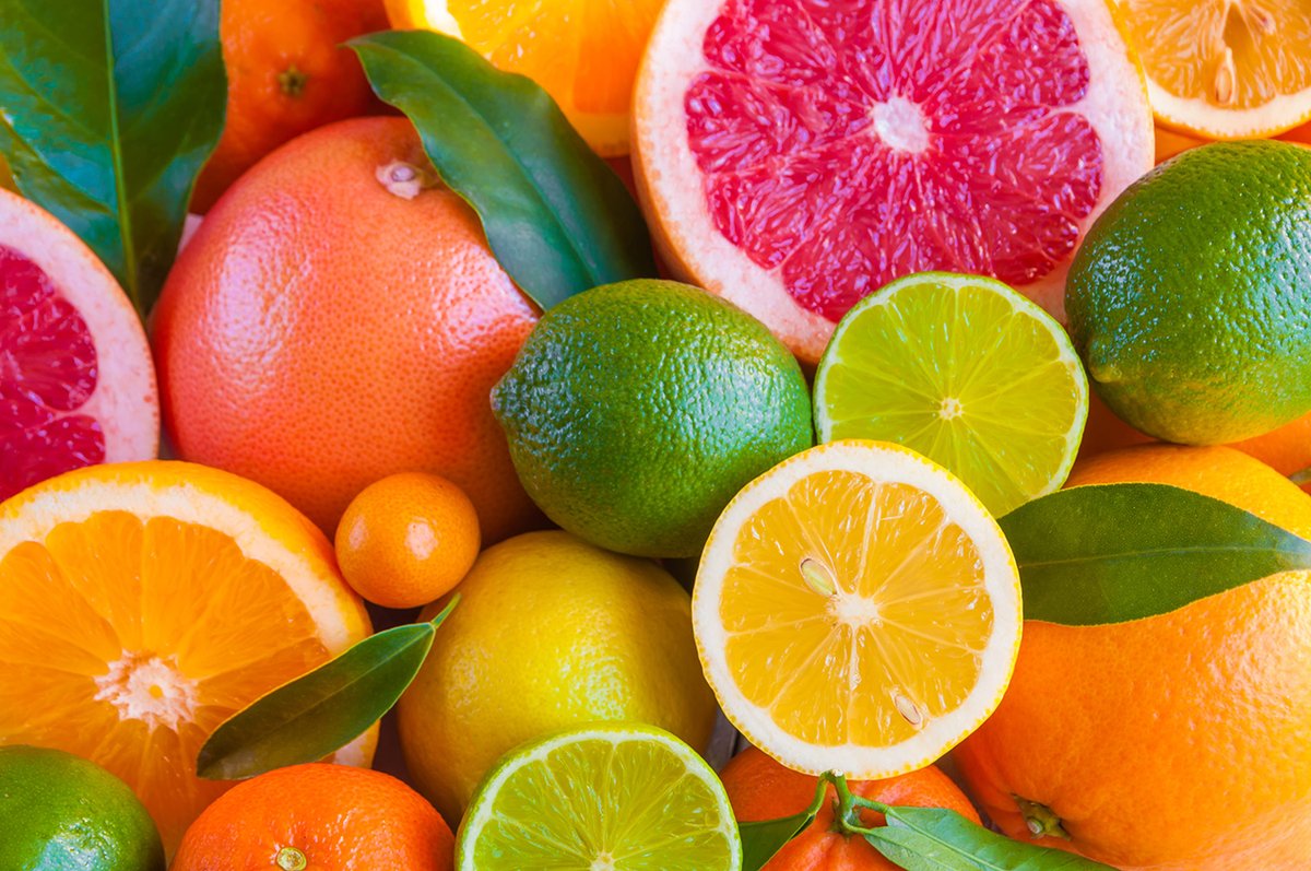 SmellsMX's tweet image. La tendencia de los últimos años en perfumes, es el mundo de las frutas; se crean fragancias alegres y frescas. Sobre todo con cítricos, como limón, naranja, mandarina, bergamota o pomelo. 🍋🍊 Be Delicius de DKNY y J'adore de Dior, son buen ejemplo. | #YaLoSabes #SaludYBelleza
