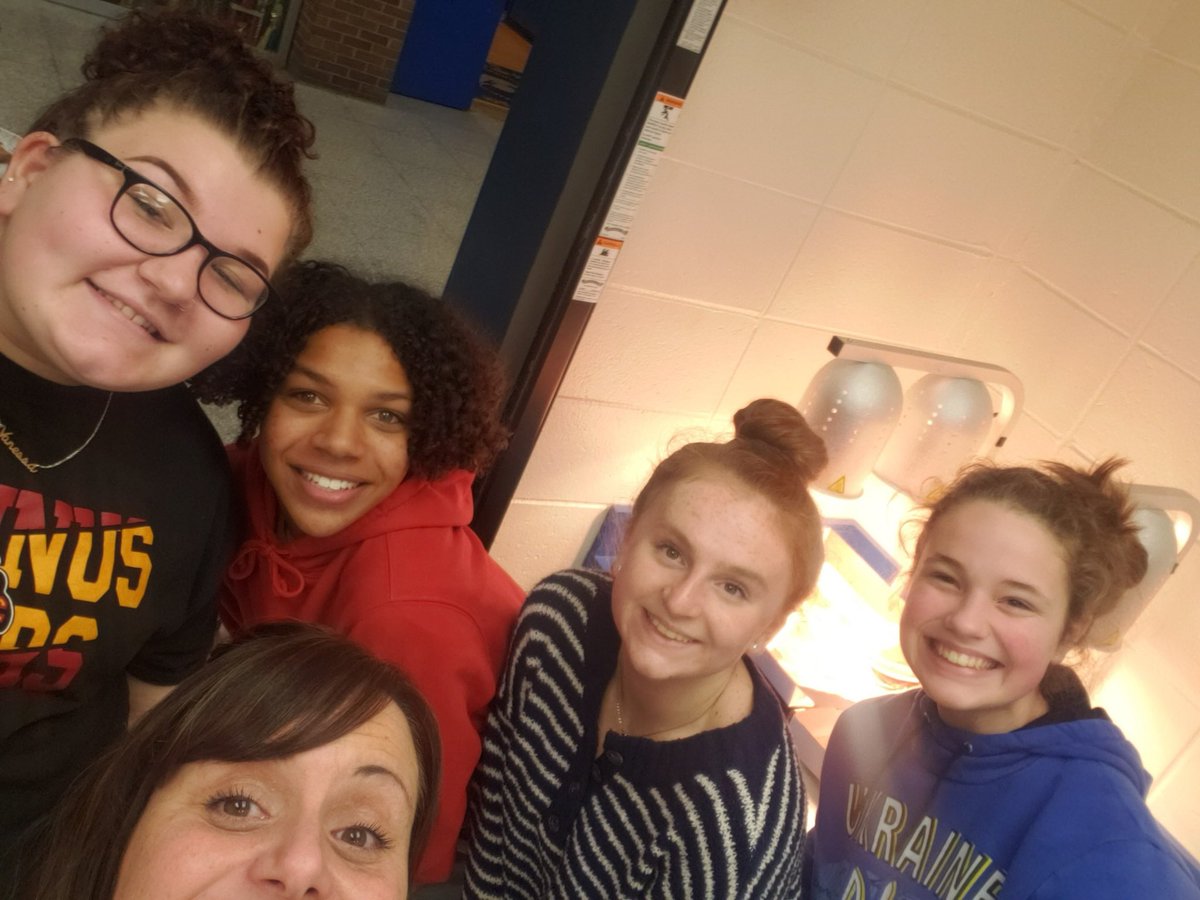 22Mths's tweet photo. Tonight’s concessions! Thank you to everyone who contributed to our class💙💛 https://t.co/64gm1VDm5B