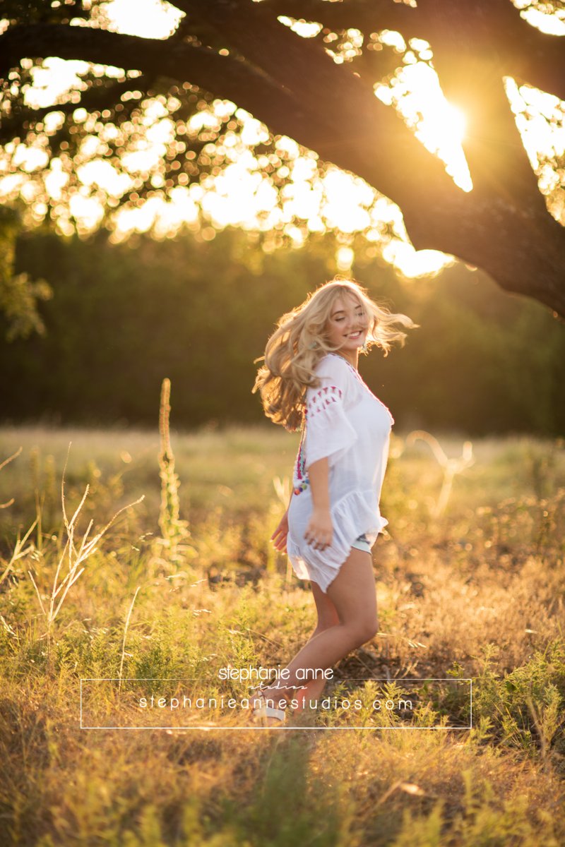 StephAnneHoward's tweet photo. “Dance like no one is watching, love like you've never been hurt; sing like no one is listening, and live like it's heaven on earth.” @phoenixtin @elevecosmetics⁠ @TheTanKitty ⁠
#laketravisgirl #UTHS #seniorpics #SeniorStyleGuide #sunset #onlocationphoto #meandnature https://t.co/zfWZi1M2Zo