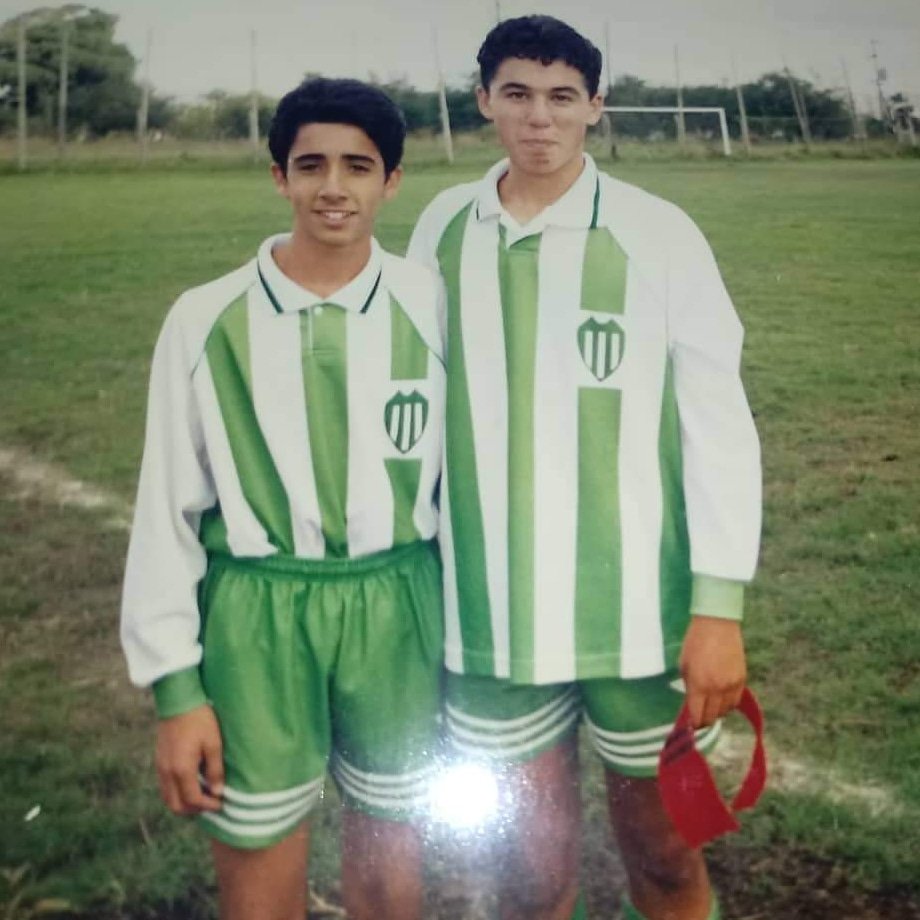 danyhiphopman's tweet photo. Depooortes en el Recueeerdo😂
Año 1997/98 cuando jugaba en AFA para @LafeOficial mi amigo de la infancia Diego Bachi me mandó está foto. #DeportivoLaferrere #Lafe #Laferrere #Futbbol #FutbolArgentino #BuenMartes https://t.co/nU7DQjPaAH