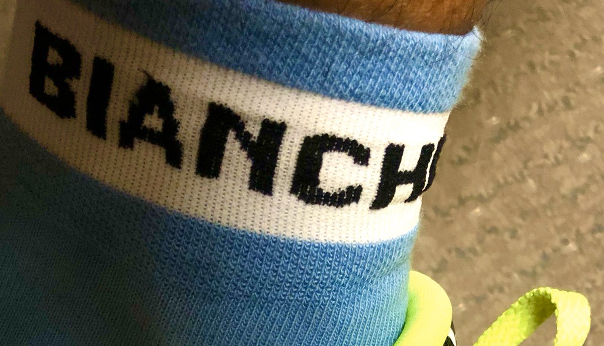 gpar2000's tweet photo. Four days to #marathon on Big Island - easy 4-miler today donning my #bianchi socks! #earthathon #runner #tapertime https://t.co/O2pRntC9Bc