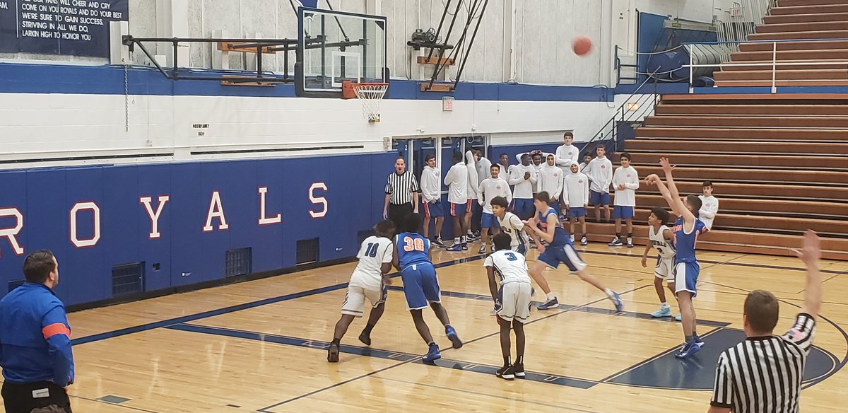 BrianCAgustin's tweet photo. FHS Sophomore Bisons win a highly entertaining game against the Larkin Royals. Way to go Bisons!!! #BisonPride #FHSNation https://t.co/zAaTNnbI8G