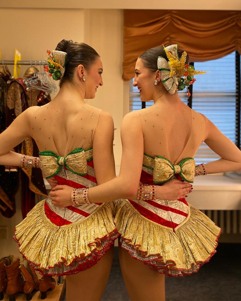 Rockettes's tweet photo. We always have each other's back 💪👯‍ #Sisterhood #RockettePower https://t.co/vJwVGd3Gj5