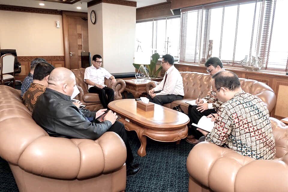 SigitWtj's tweet photo. These 2 days witnessing dignitaries from @Kemlu_RI #DubesRIMoskow #KonjenRINY #DubesRIWarsawa paying CC to #Minister & #ViceMinister MoTCE @Parekraf_RI @indtravel #WonderfulIndonesia #SalamKreatif #IniDiplomasi #IndonesianWay #DBPPII #AsdepRIII #13-14/1/20 https://t.co/ZuDTNkAbUj