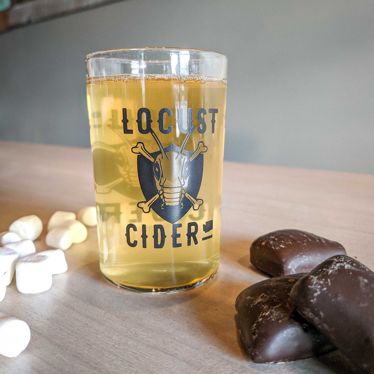 LocustCider's tweet photo. New in the #randall at our #tacomataproom this week: Vanilla Bean cider infused with #marshmallows and #toffee. The perfect beginning of the week #sweettreat!
#funwithcider #vanillabeancider #johnsoncandyco #sweettreats #hardcider #wacider #6thavetacoma #tuesdayvibes https://t.co/IHB28jjReJ