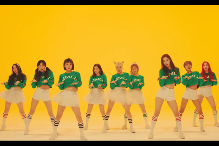 soompi's tweet photo. #MOMOLAND's "BBoom BBoom" Becomes Their 1st MV To Surpass 400 Million Views https://t.co/USm3mofgfQ https://t.co/M6xcIPr7PK