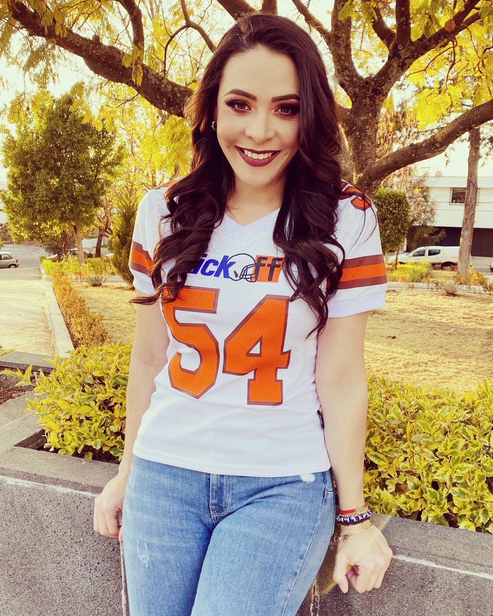 VerdinMaru's tweet photo. Es #Martes de #Kickof ... Los mejor de la @NFL a las 8:30 pm por @TelevisaPuebla ... Los esperamos 🏈📺 https://t.co/E0jsVrM2no