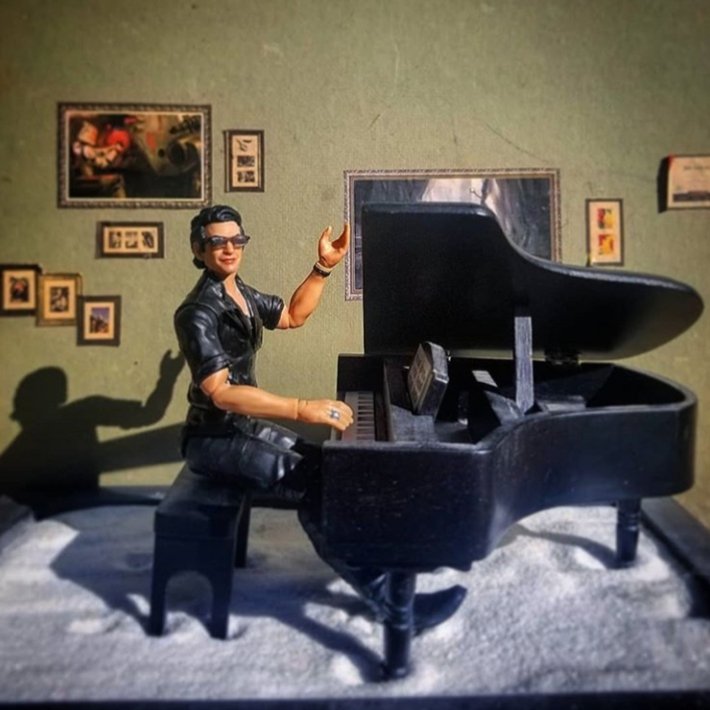 Ryan_Shakman's tweet photo. Jeff Goldblum pulling a Brian Wilson in the sandbox. #jeffgoldblum https://t.co/ZUXsTpzY2l