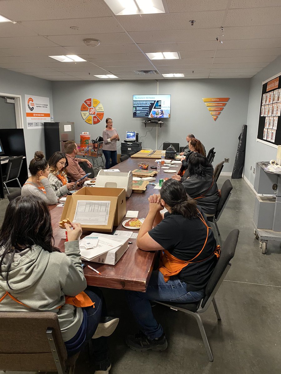 CaseySoeller's tweet photo. Last week we had A #superPK with our amazing Avalon shutters rep Mary Ellen. We enjoyed pizza and an awesome presentation. #mightyLB #shutters #lifetimewarranty #onlythebest @rachelavalos510 @Mighty8427 @Ricki8427 https://t.co/VwJPqosJ6O