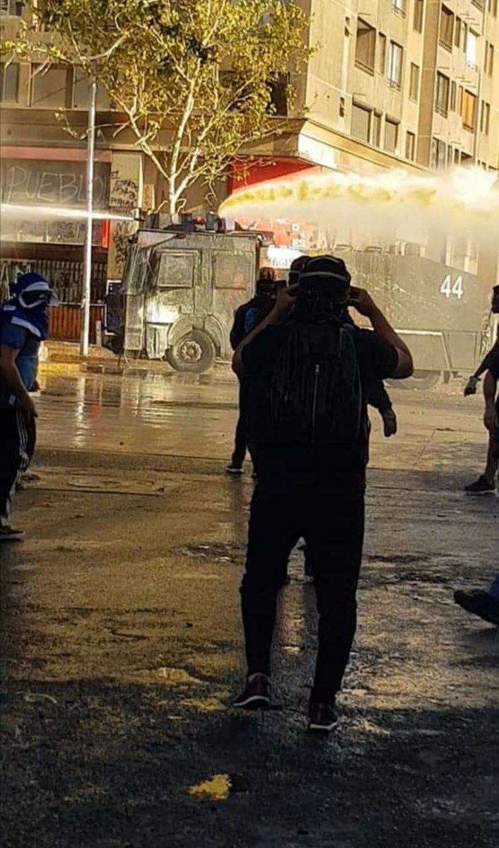 SOLINET01's tweet photo. @ArchivandoChile @PiensaPrensa @Cooperativa @eldesconcierto @meganoticiascl @CNNChile
Todo este esfuerzo es para evitar el copamiento y que la gente pueda manifestarse pacíficamente. Niños y adultos, por un Chile mejor
#YoApruebo
#EstoNoHaTerminado
#estoesplazadignidad https://t.co/E2eTwNoHc4