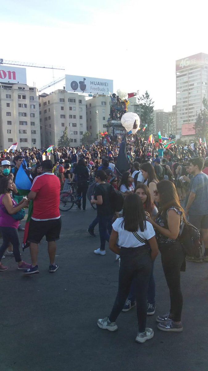SOLINET01's tweet photo. @ArchivandoChile @PiensaPrensa @Cooperativa @eldesconcierto @meganoticiascl @CNNChile
Todo este esfuerzo es para evitar el copamiento y que la gente pueda manifestarse pacíficamente. Niños y adultos, por un Chile mejor
#YoApruebo
#EstoNoHaTerminado
#estoesplazadignidad https://t.co/E2eTwNoHc4