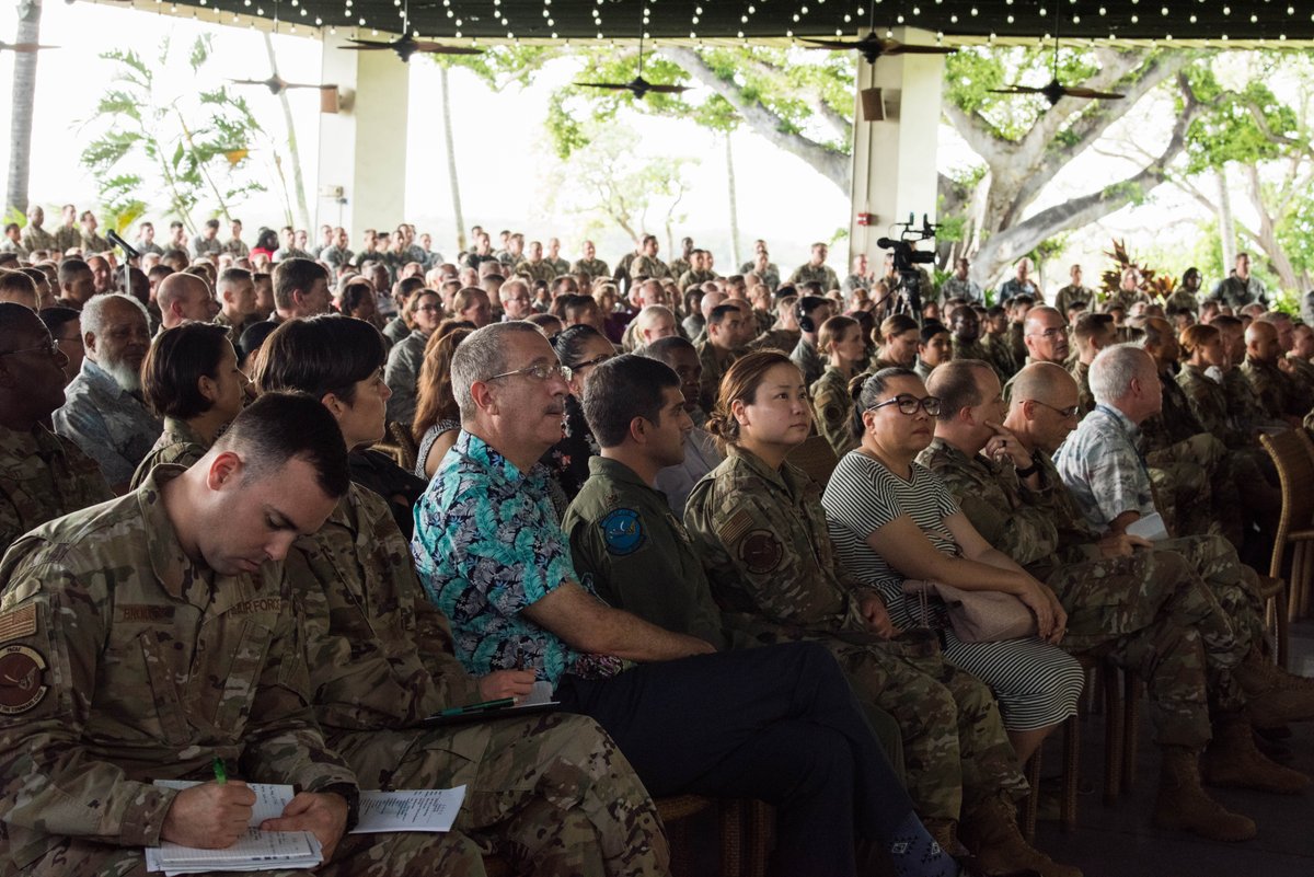 PACAF's tweet photo. #COMPACAF Gen. CQ Brown Jr., and Command #CMSgt Anthony Johnson welcomed back #PACAF staff and encouraged #Airmen to use their #superpower to add value to the team this year. The @USAFBandPacific wrapped things up with an amazing jam session!
Not a bad way to start off #2020! https://t.co/sh9q6Eq43x
