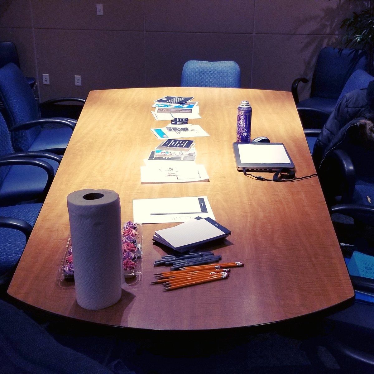 rw_franklin's tweet image. We had a fantastic turn out tonight (obviously not pictured here 😁). 9 people came out. We wrote and then shared our writing and what brought us into the writing world. Thank you to everyone who came out! I look forward to seeing everyone next month! #writingcommunity #DFYWrites