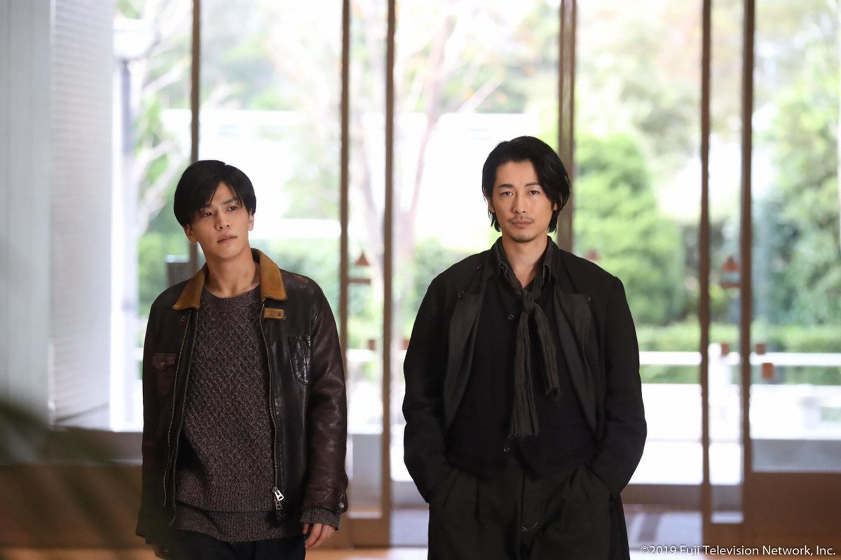 엘리트 남성 두 명이 동반 자살한 사건이 일어난다. 시시오는 유서를 통해 그들이 다녔던 비즈니스 스쿨 교장인 아란 세츠코라는 인물에 의심을...